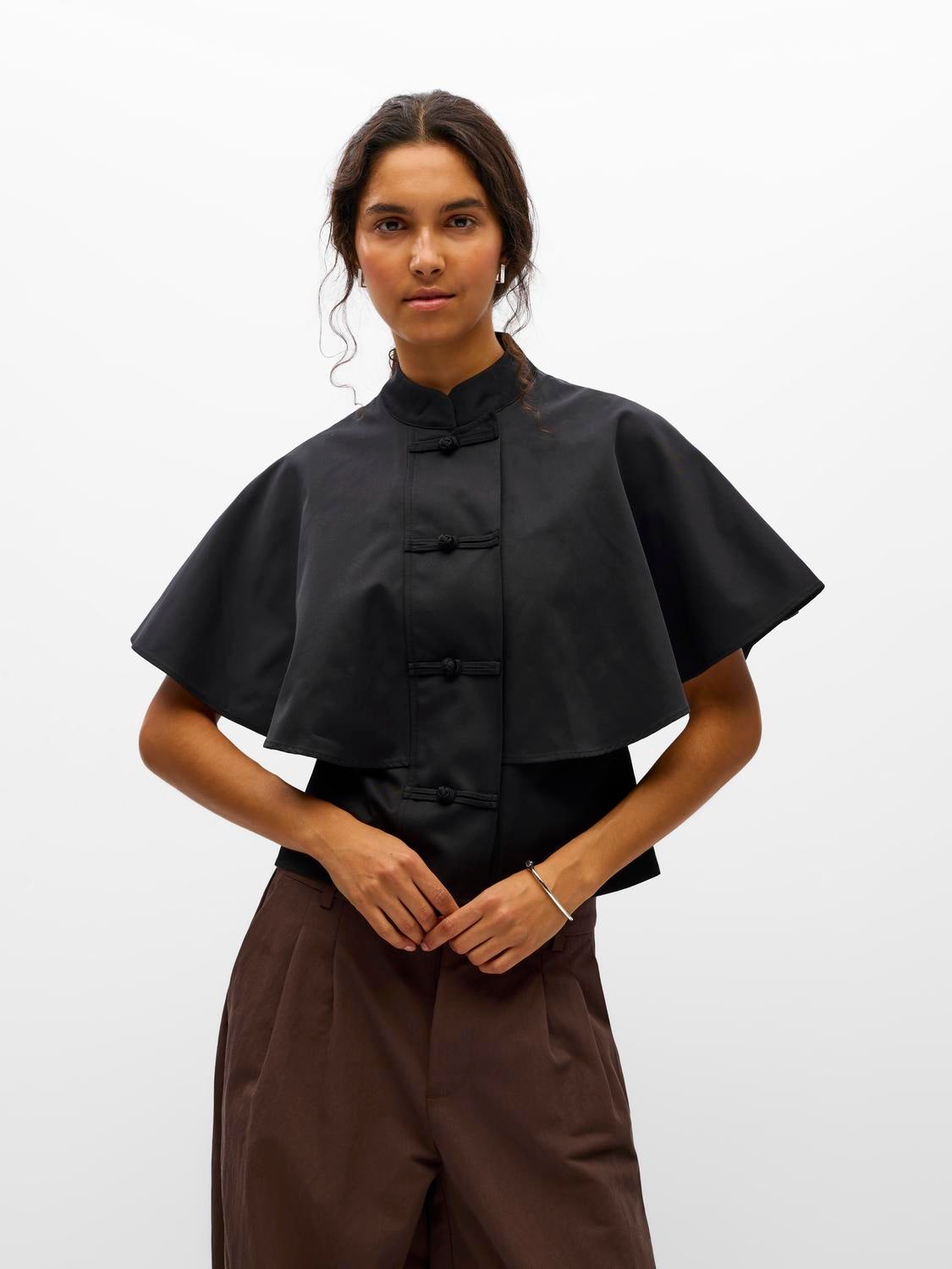 model_shot-front