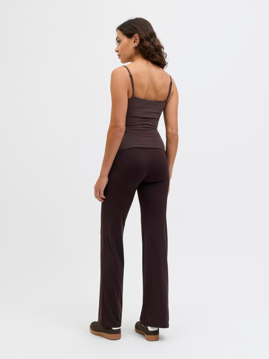 model_shot-back