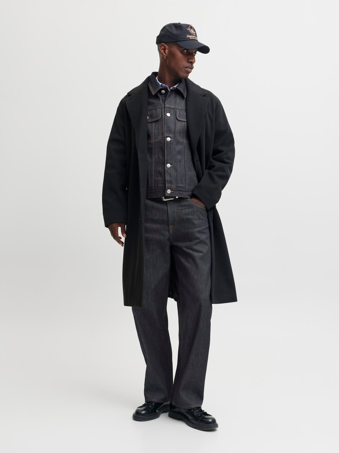 model_shot-front_full