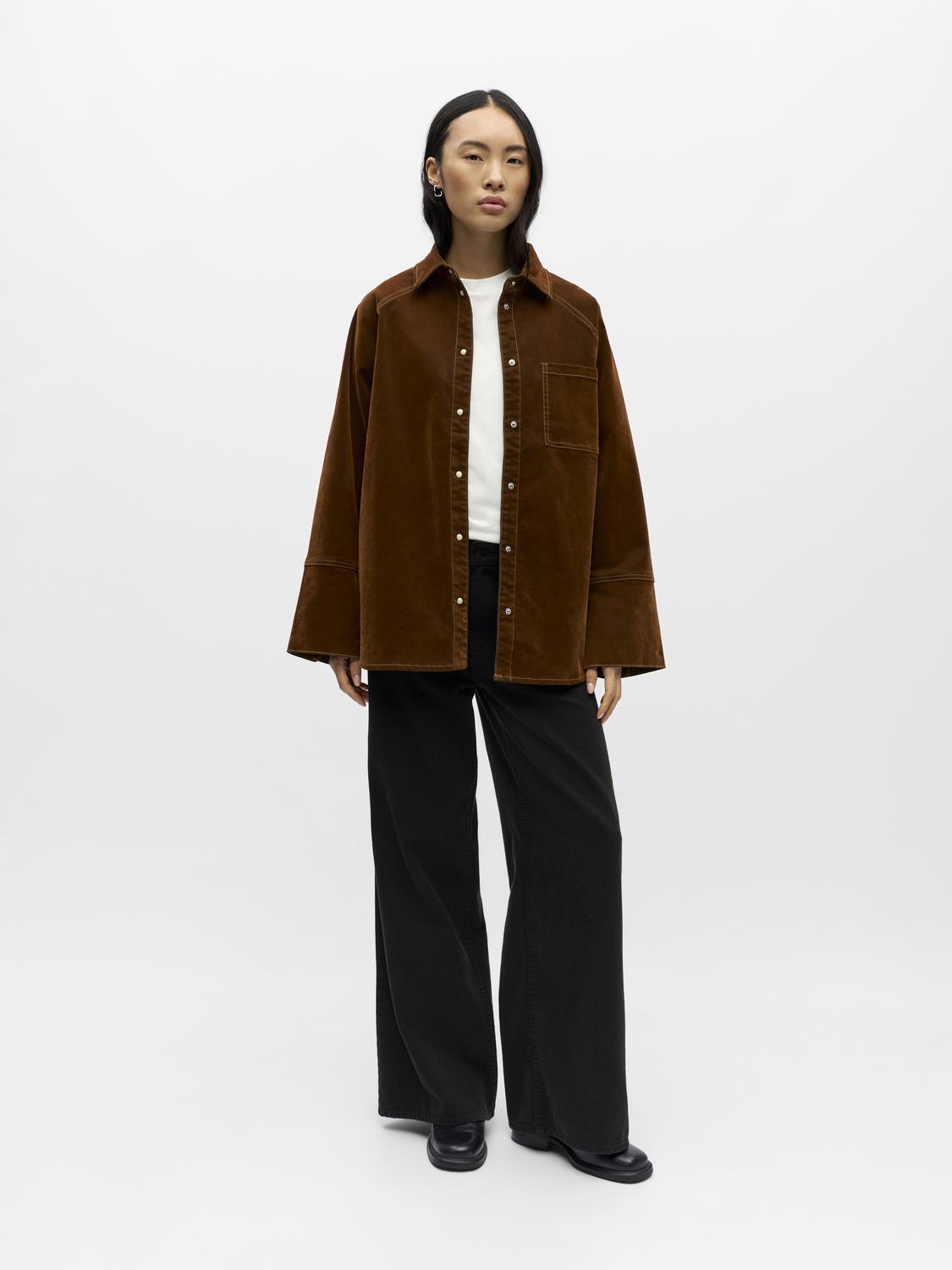 model_shot-front_full