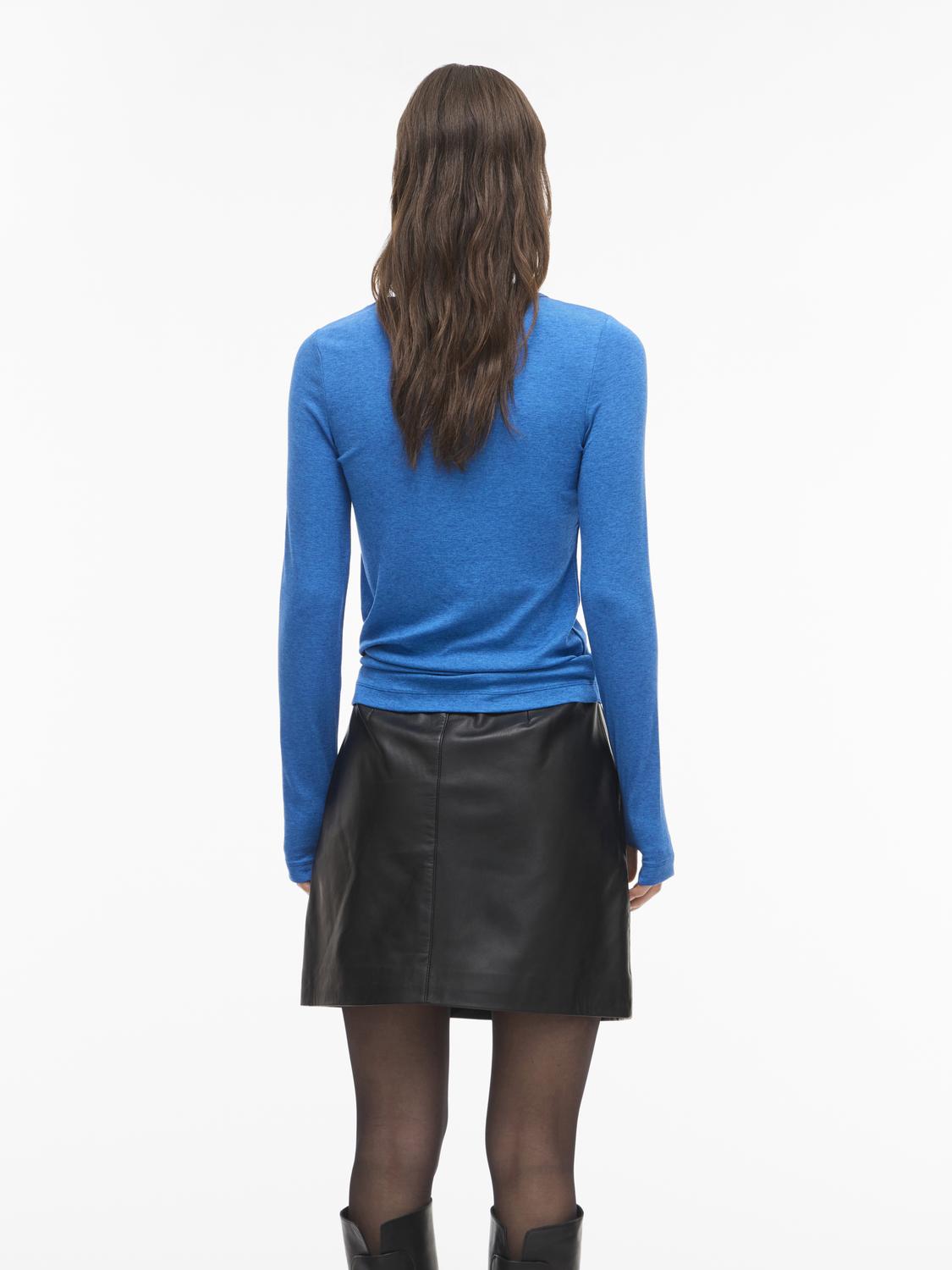 model_shot-back
