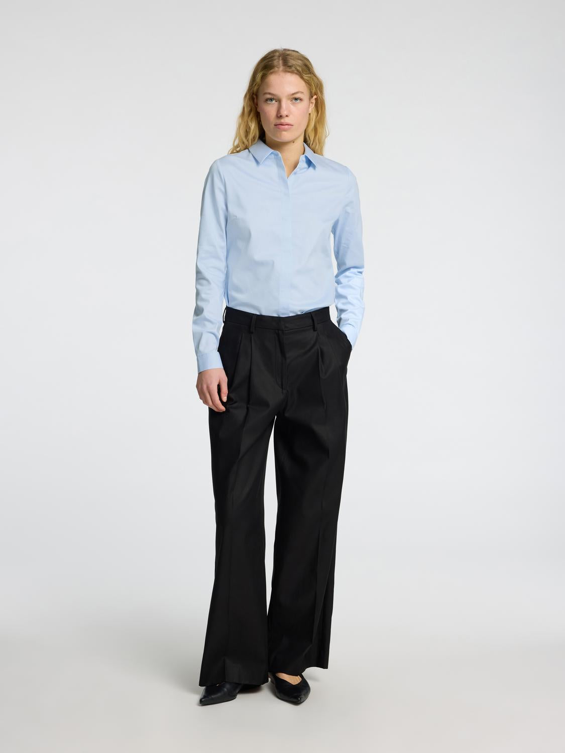 model_shot-front_full