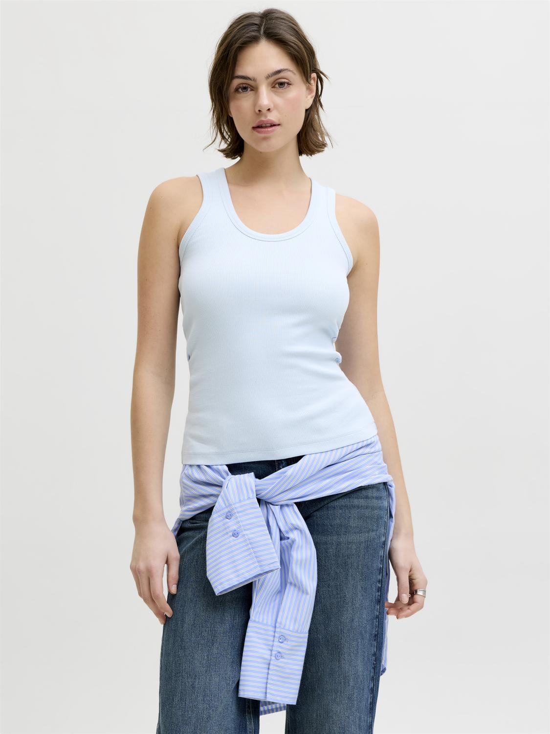 model_shot-front
