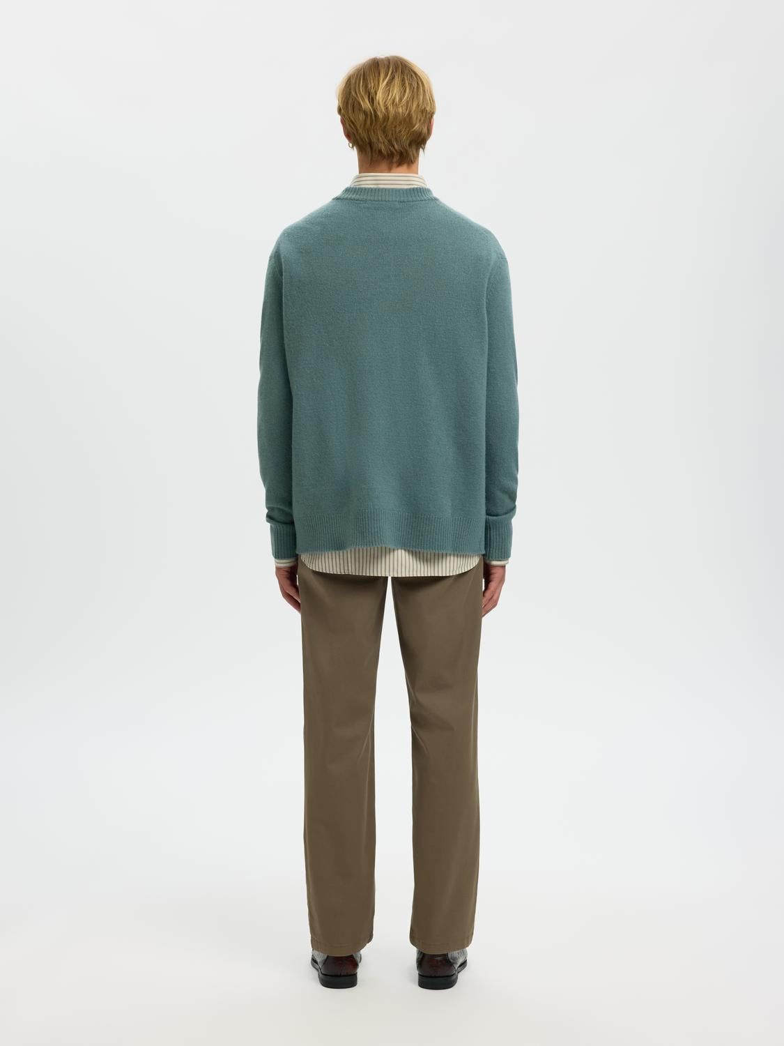 model_shot-back