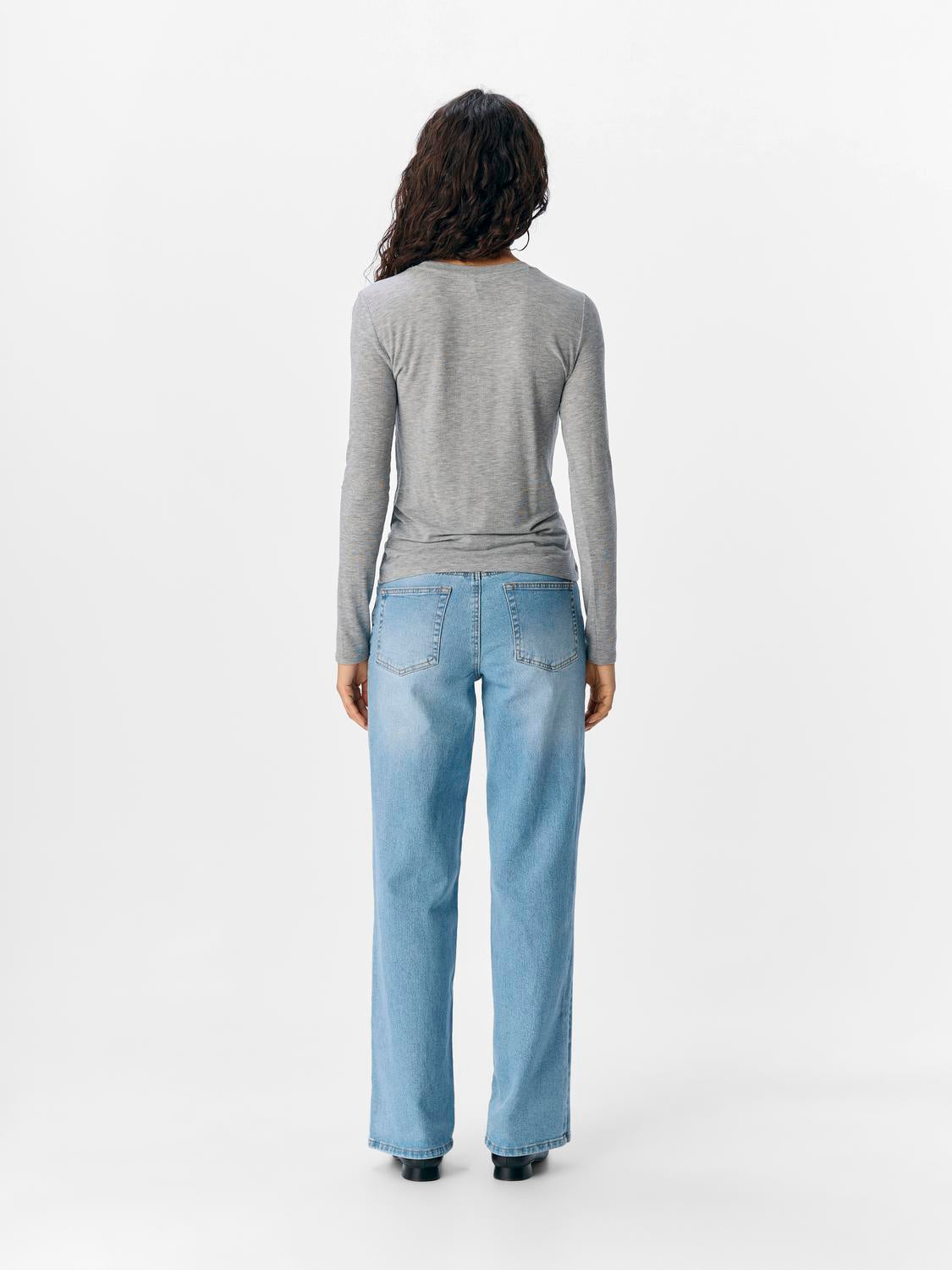 model_shot-back