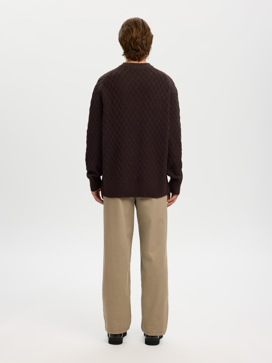 model_shot-back