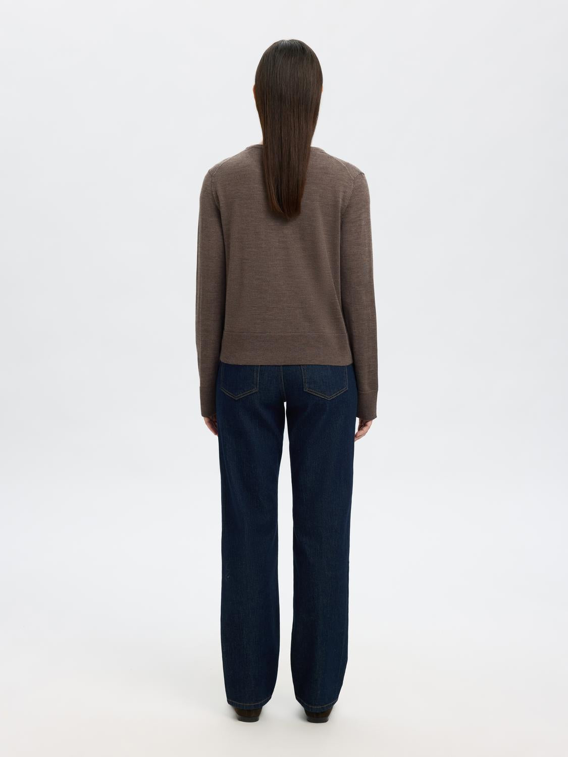model_shot-back