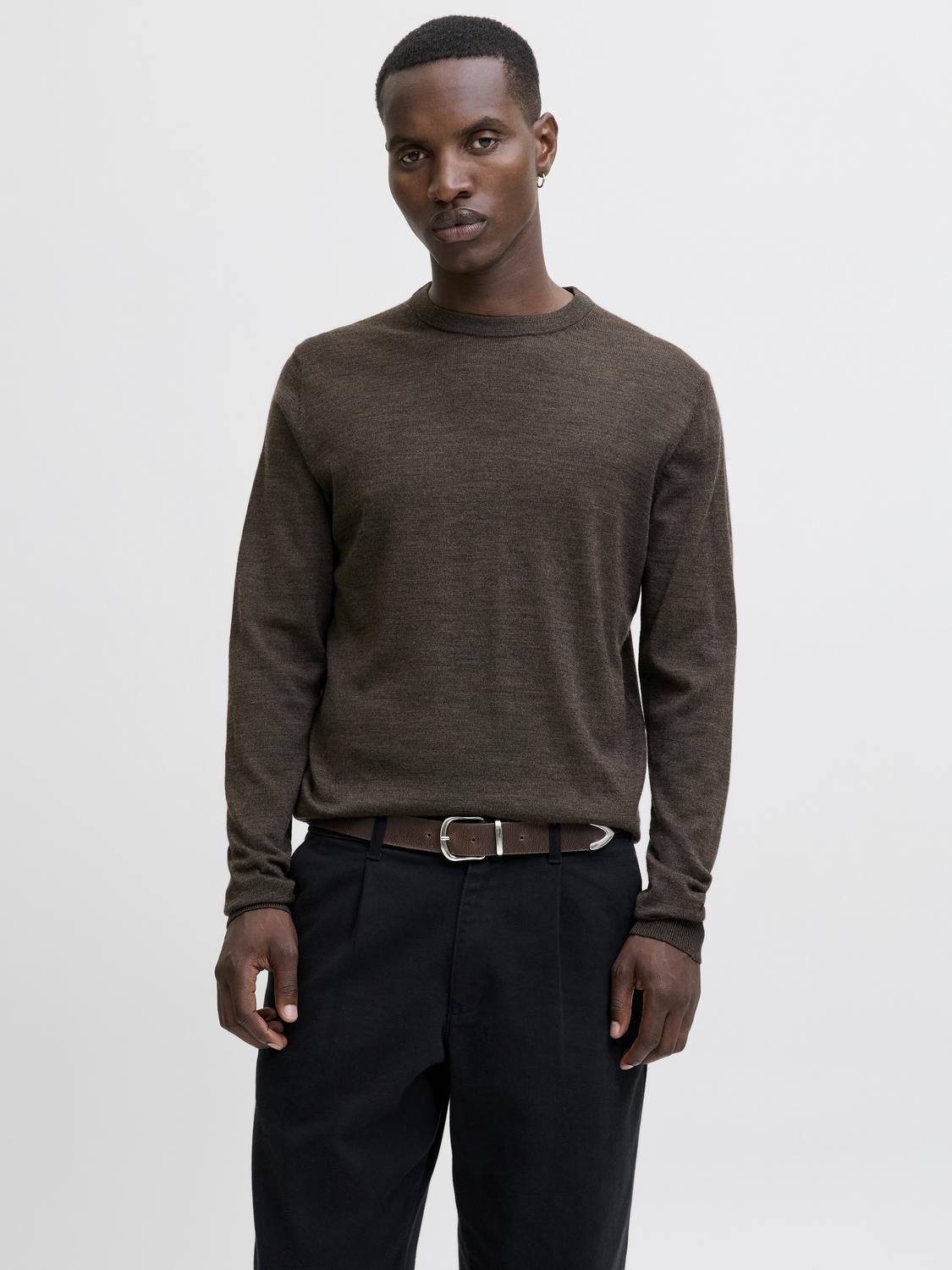 model_shot-front