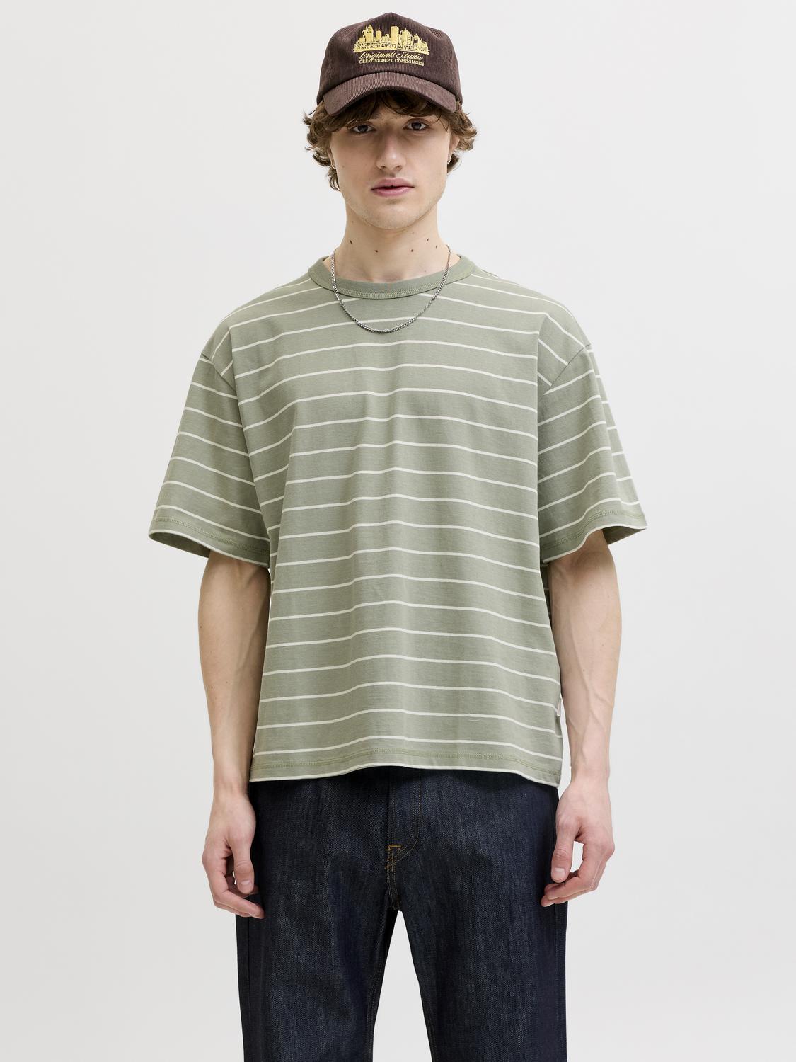 model_shot-front