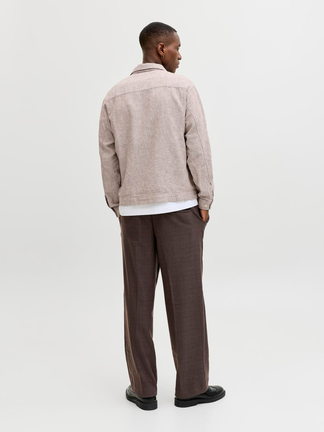 model_shot-back