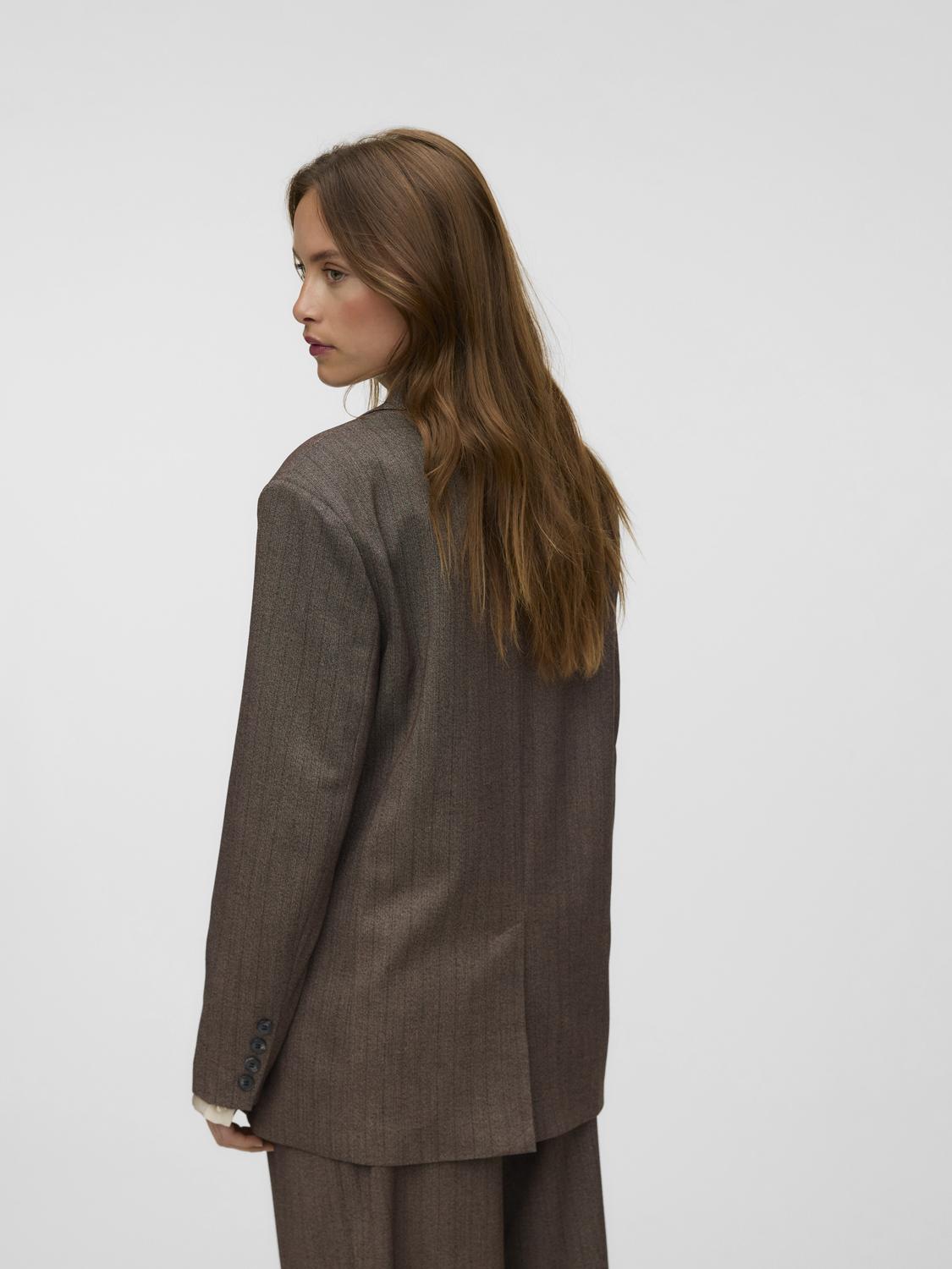 model_shot-back