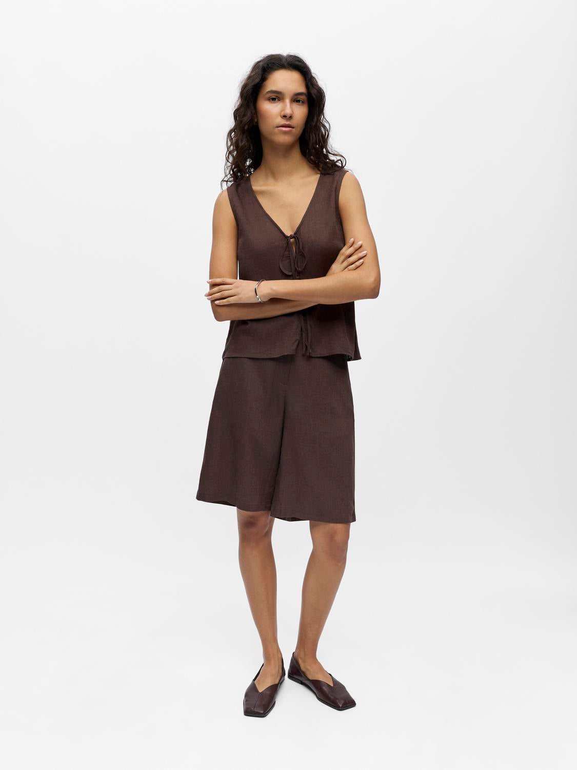 model_shot-front_full