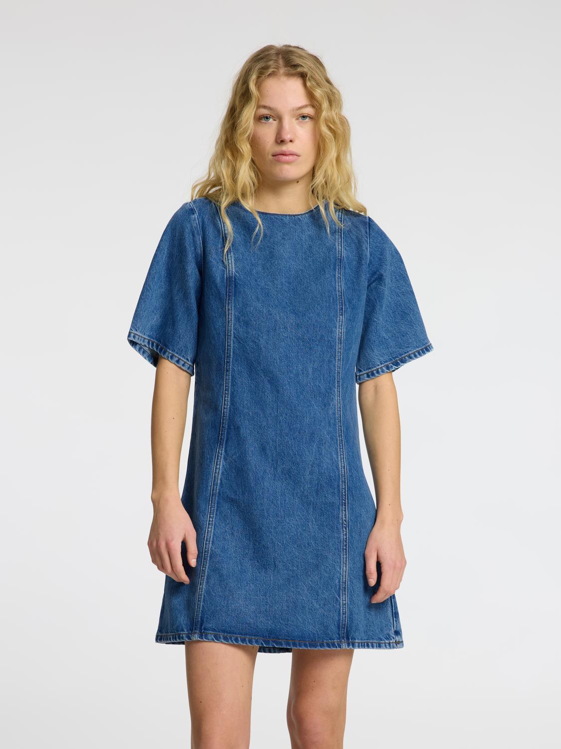 model_shot-front