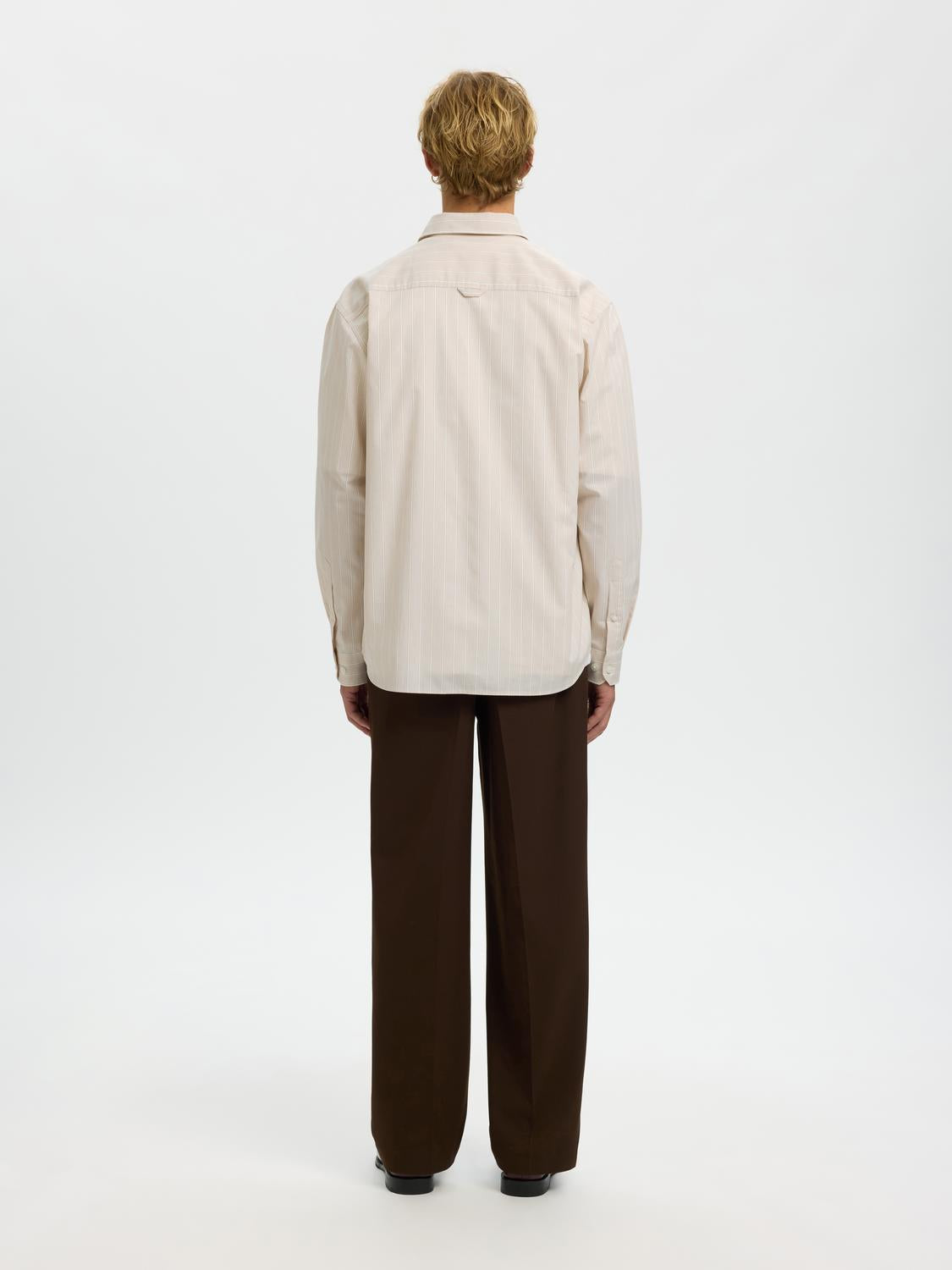 model_shot-back