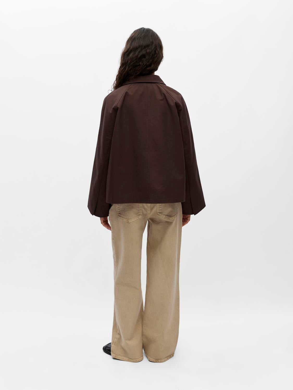 model_shot-back