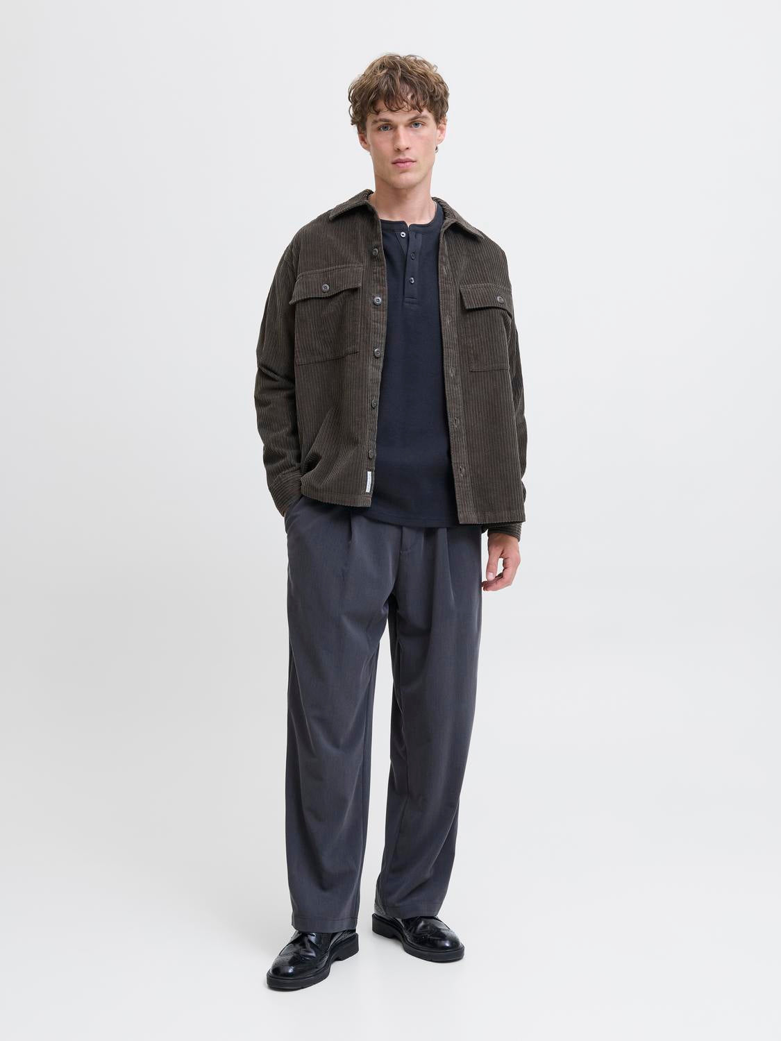 model_shot-front_full