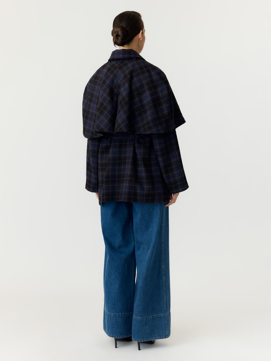 model_shot-back