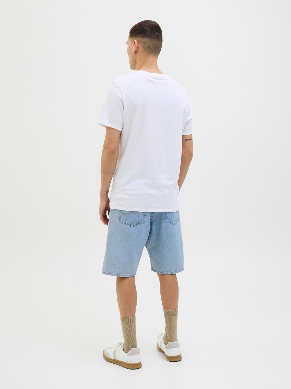 model_shot-back