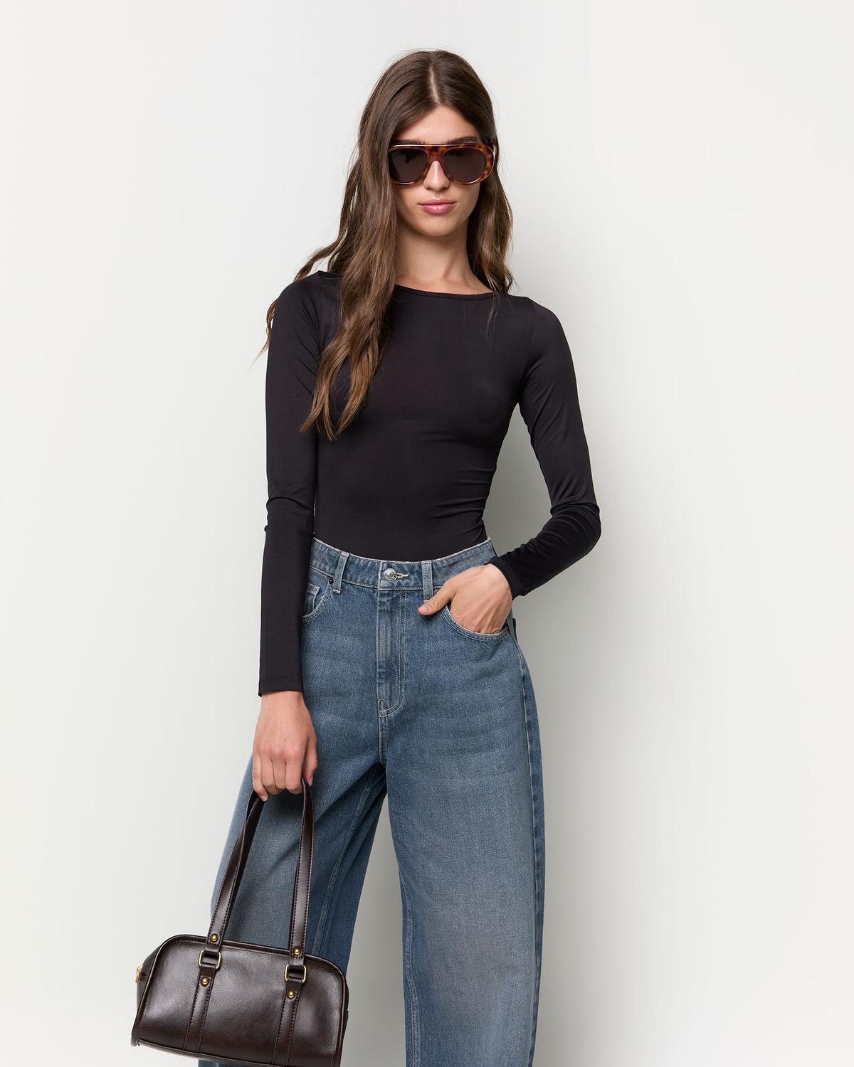 model_shot-front