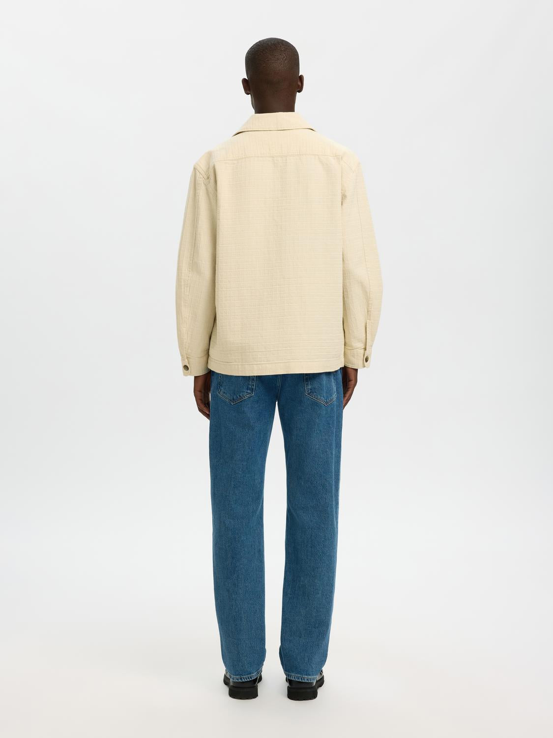 model_shot-back