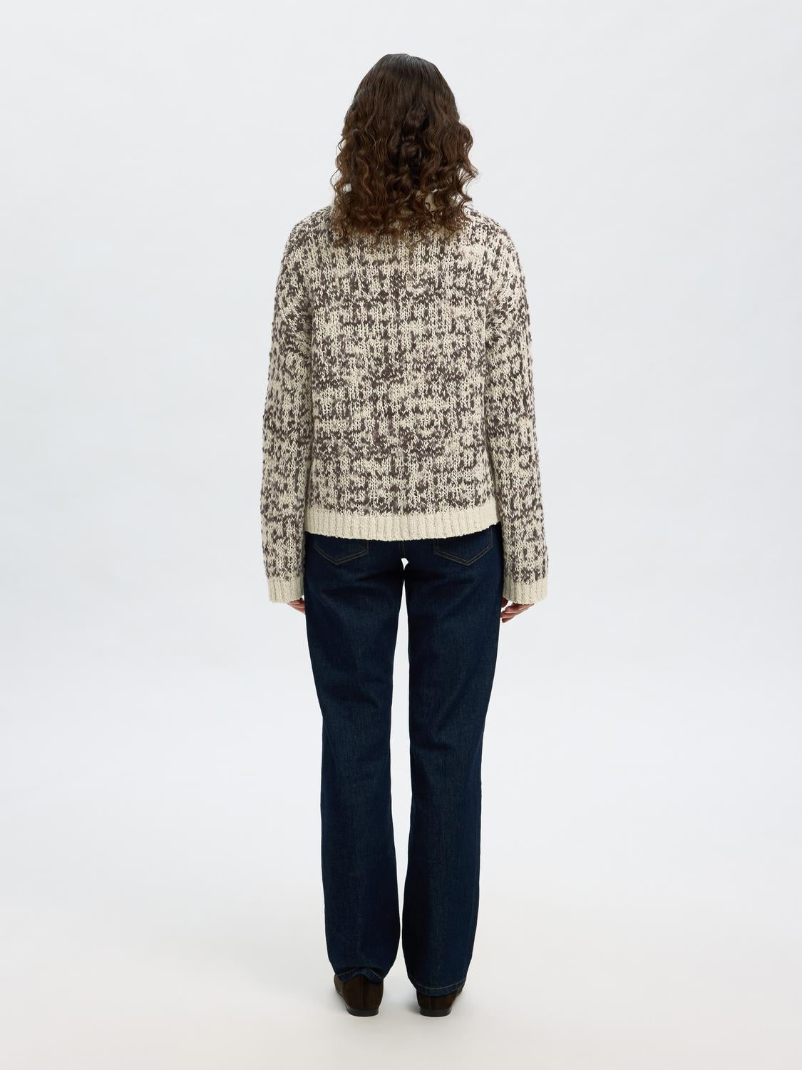 model_shot-back