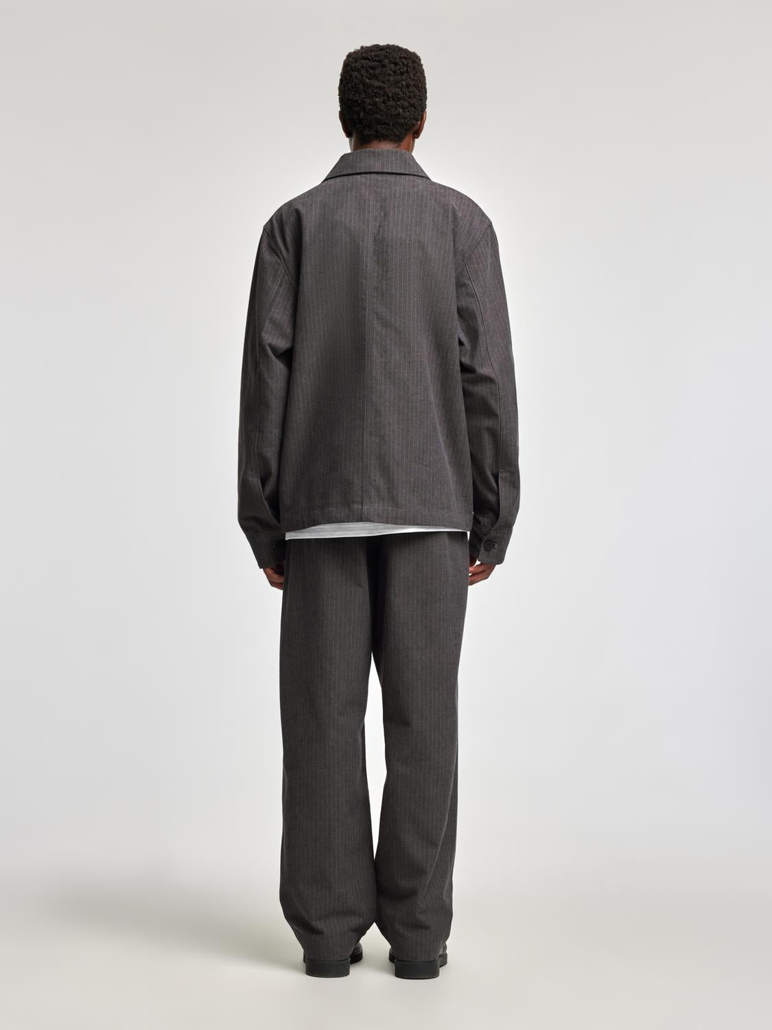 model_shot-back