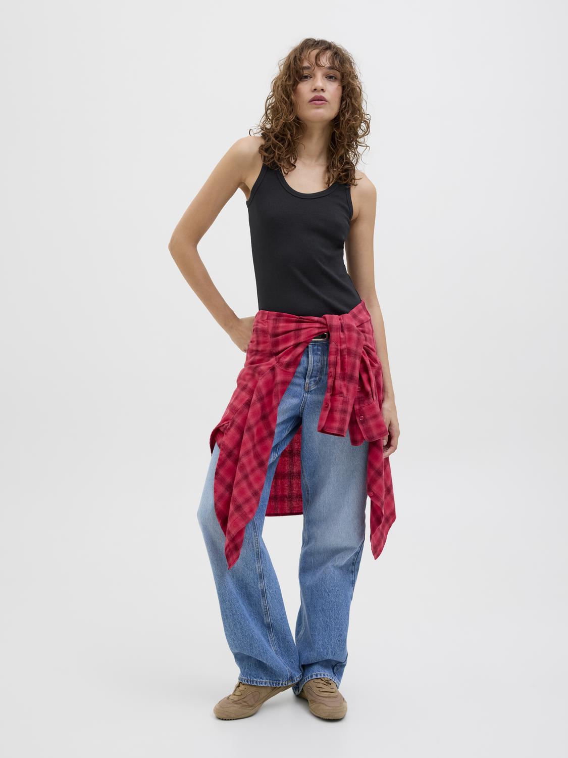 model_shot-front_full