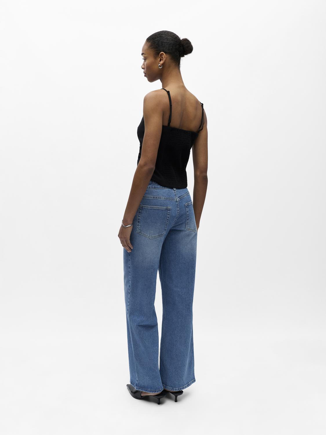 model_shot-back