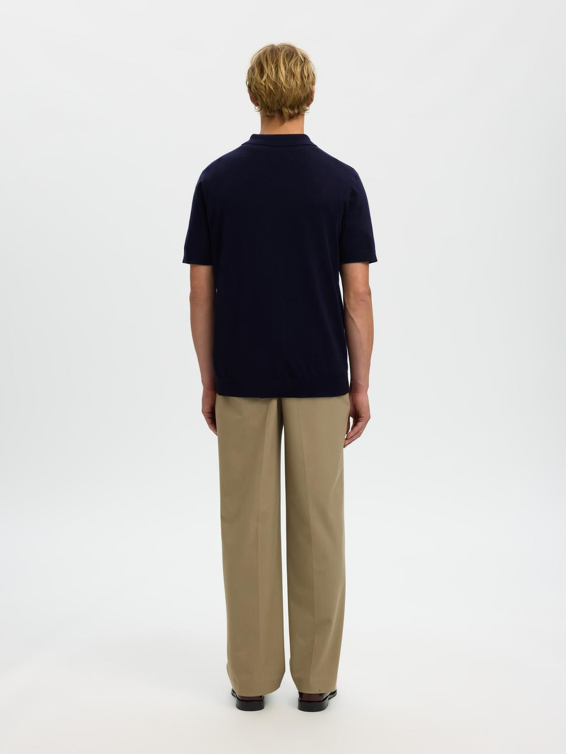 model_shot-back