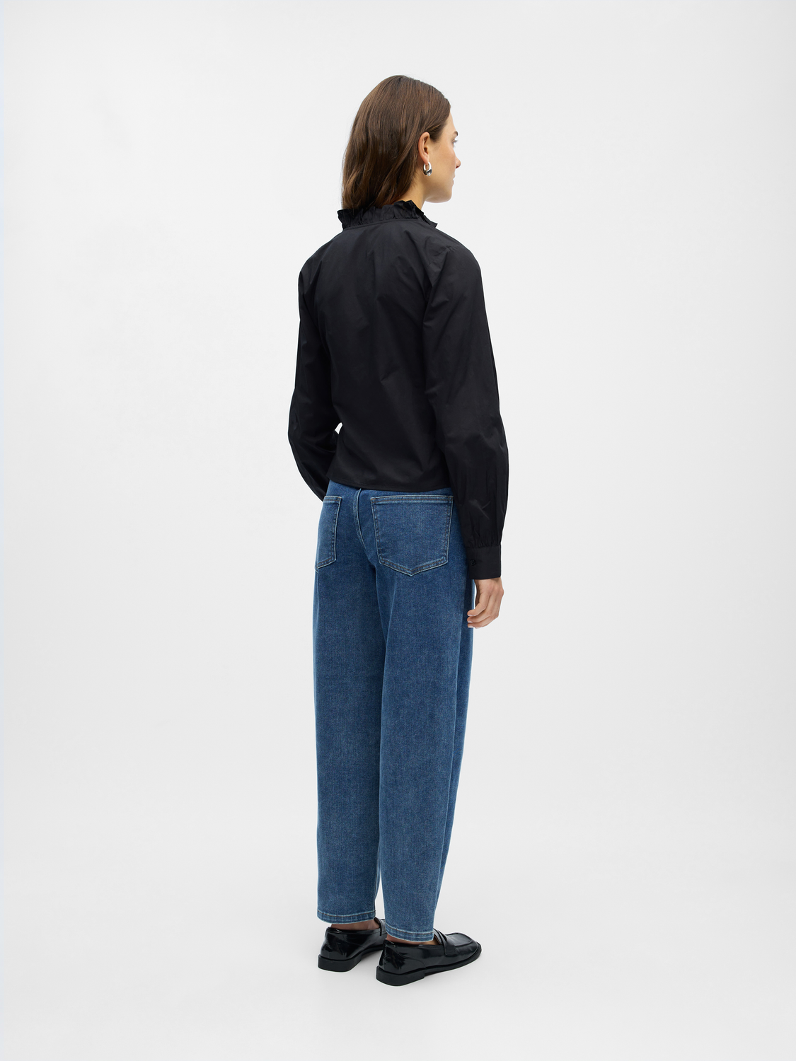 model_shot-back