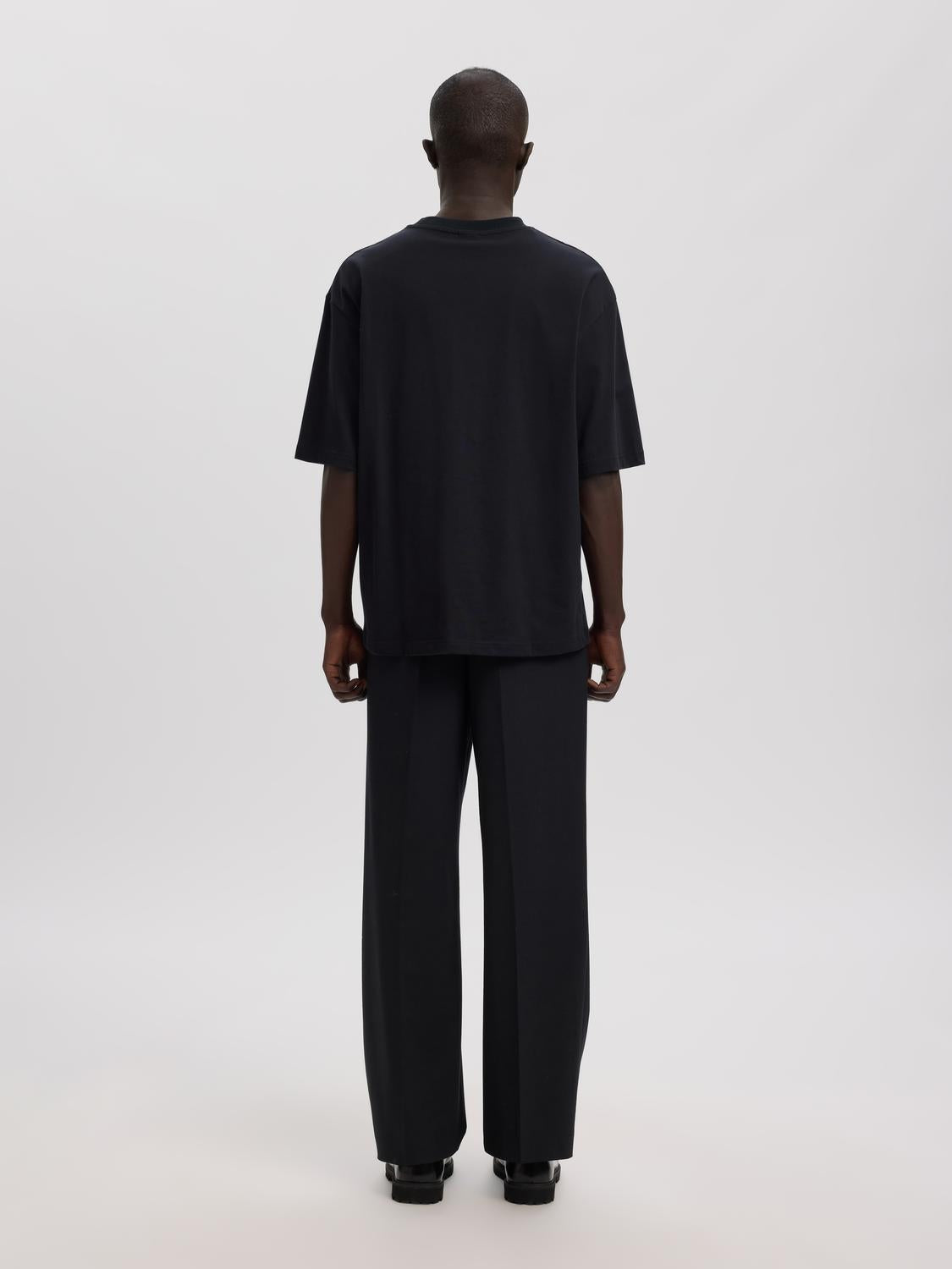 model_shot-back