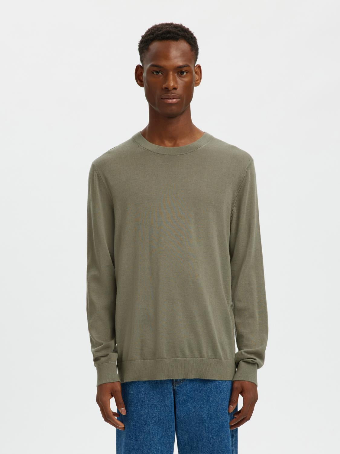 model_shot-front