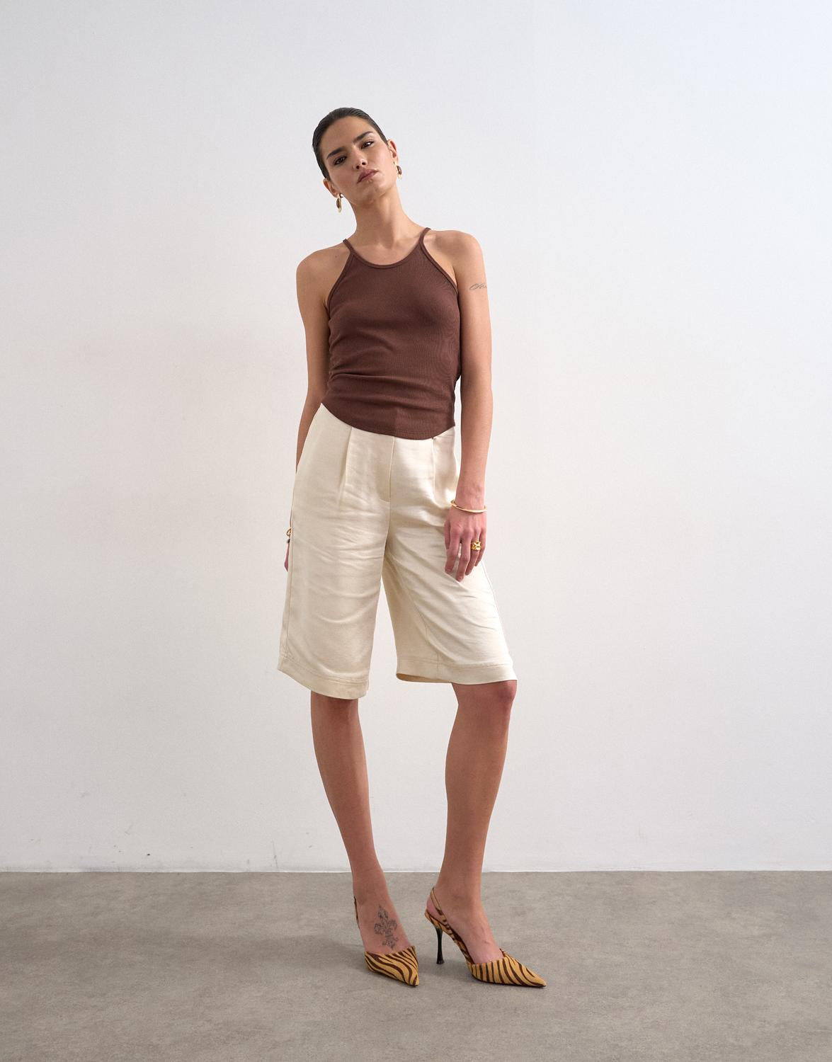 model_shot-front