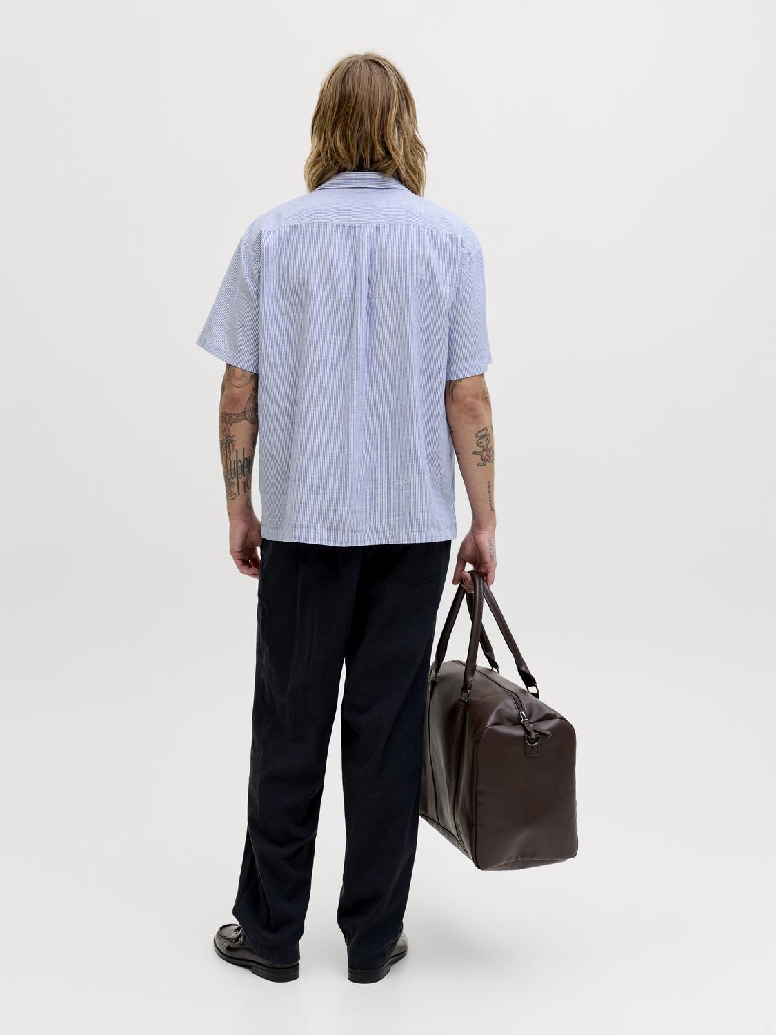 model_shot-back