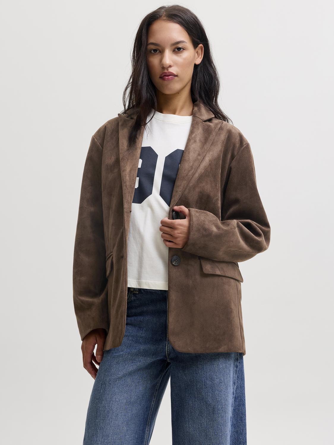 model_shot-front