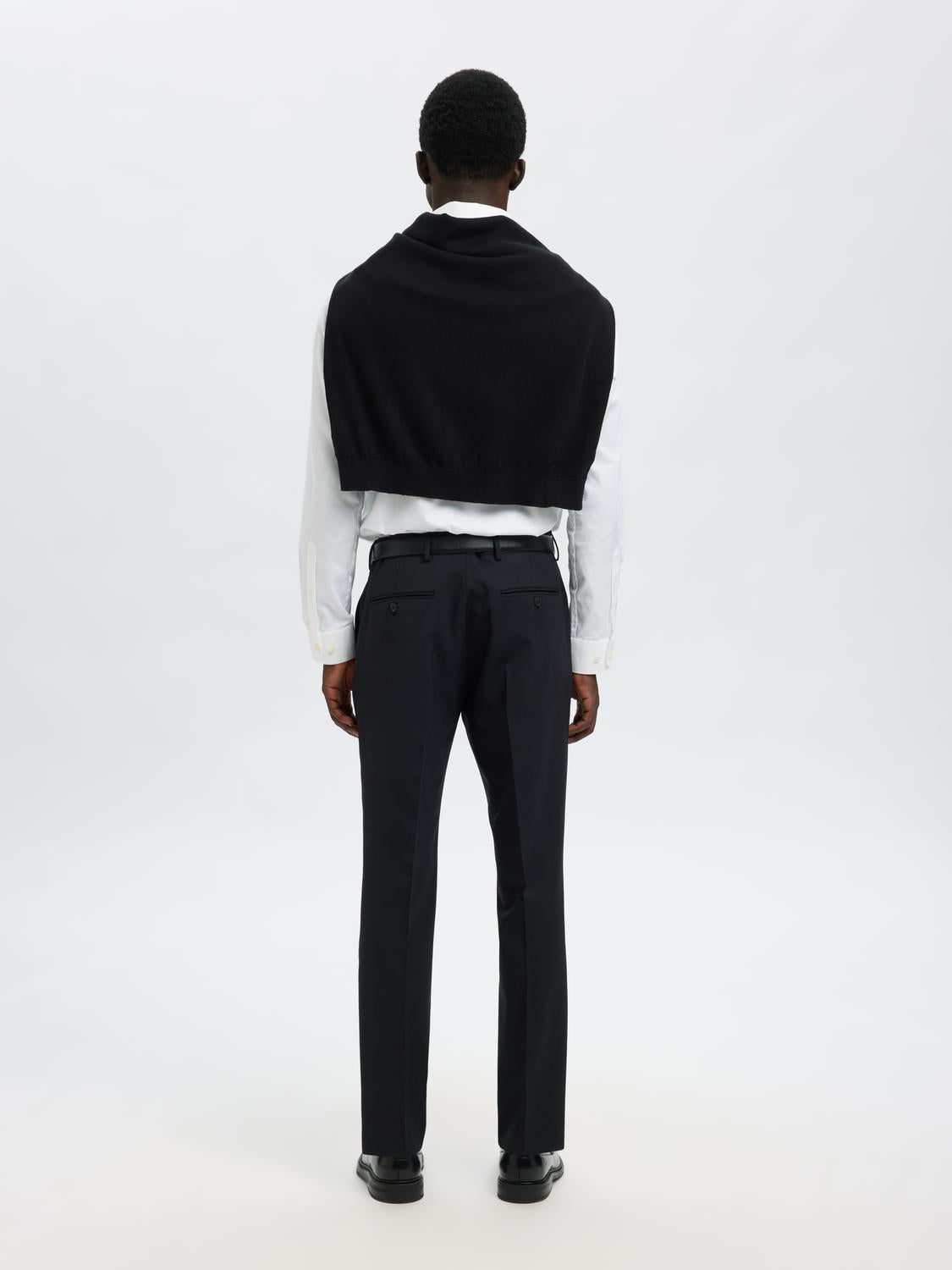model_shot-back