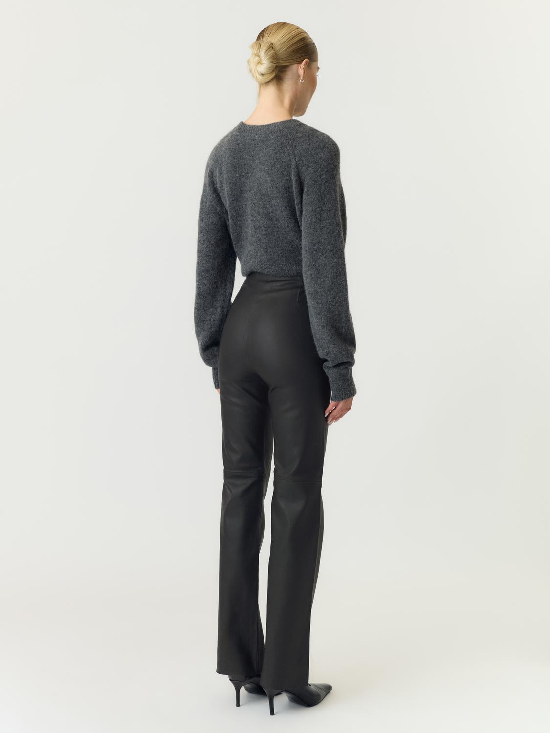 model_shot-back