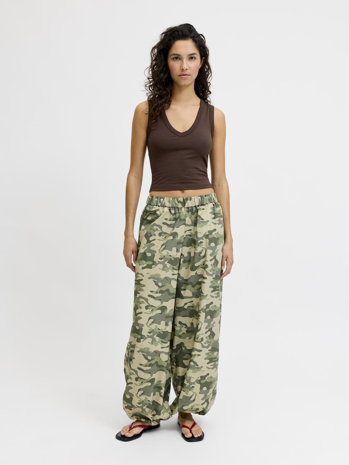 model_shot-front_full