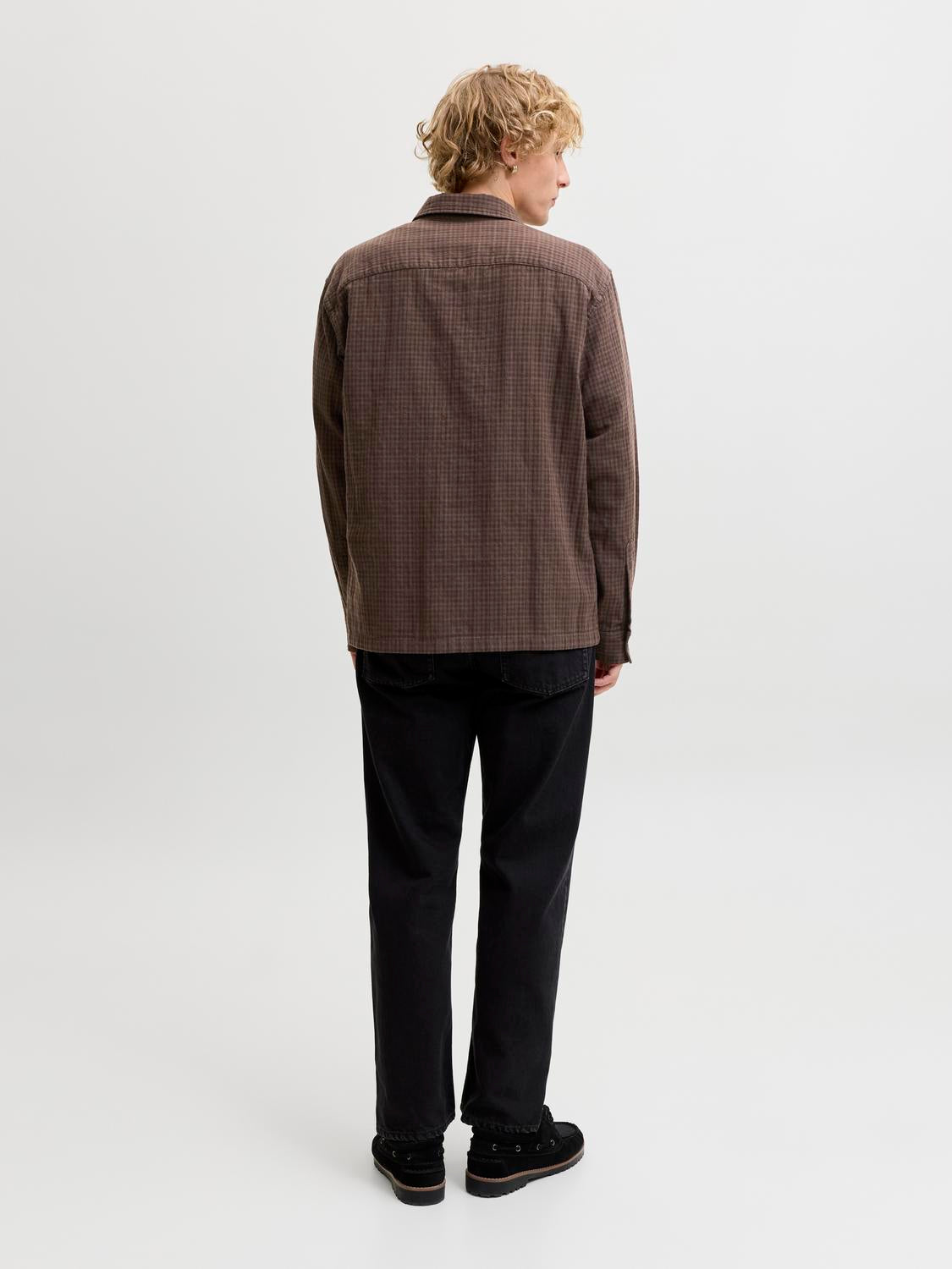model_shot-back