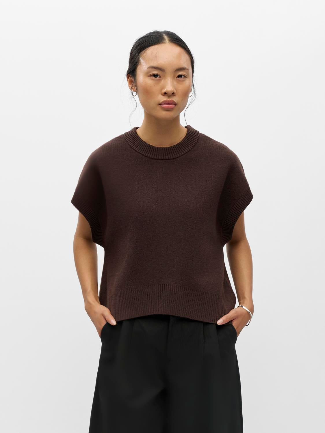 model_shot-front