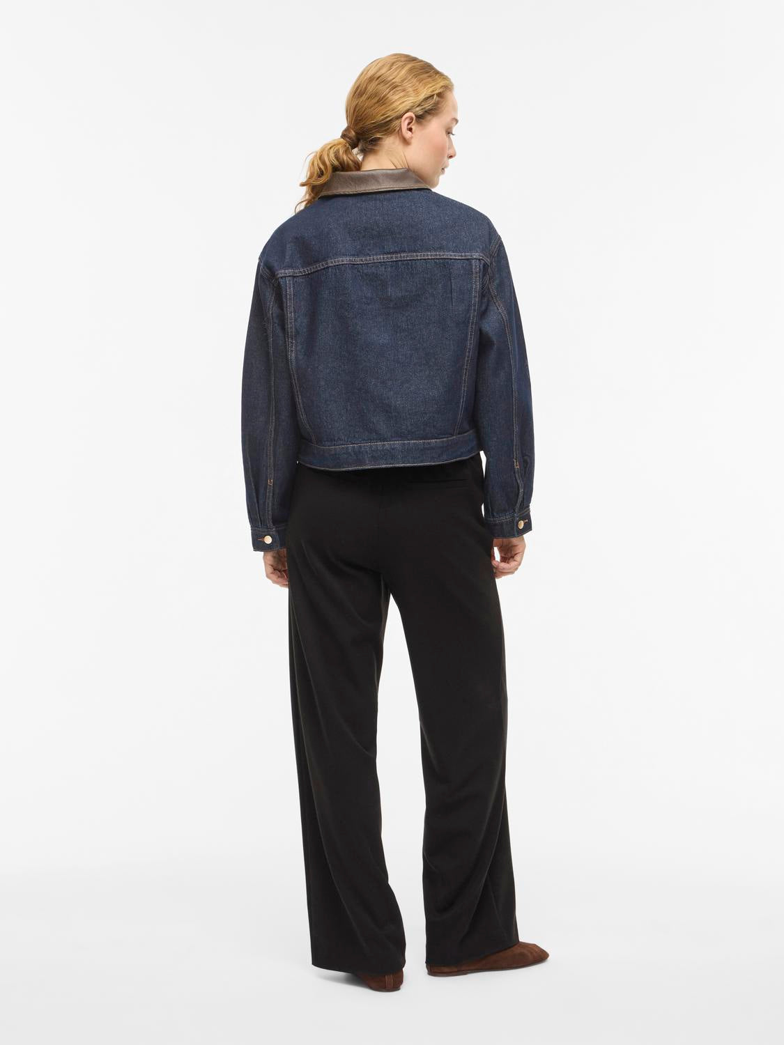 model_shot-back