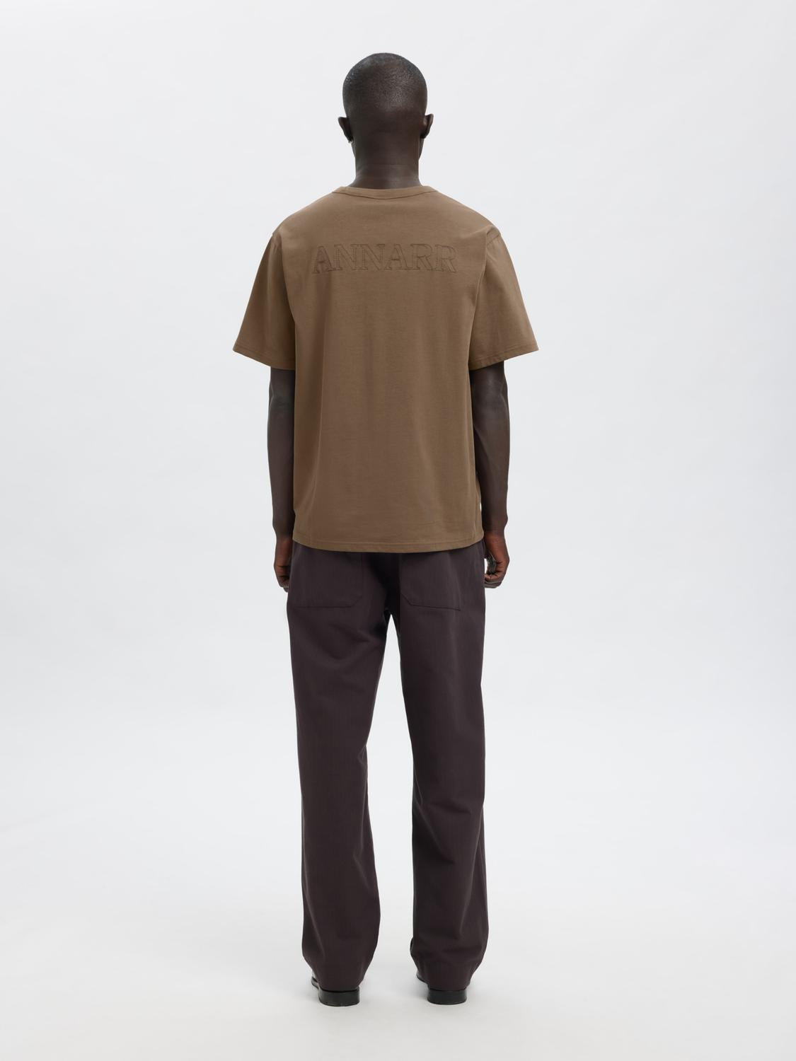 model_shot-back