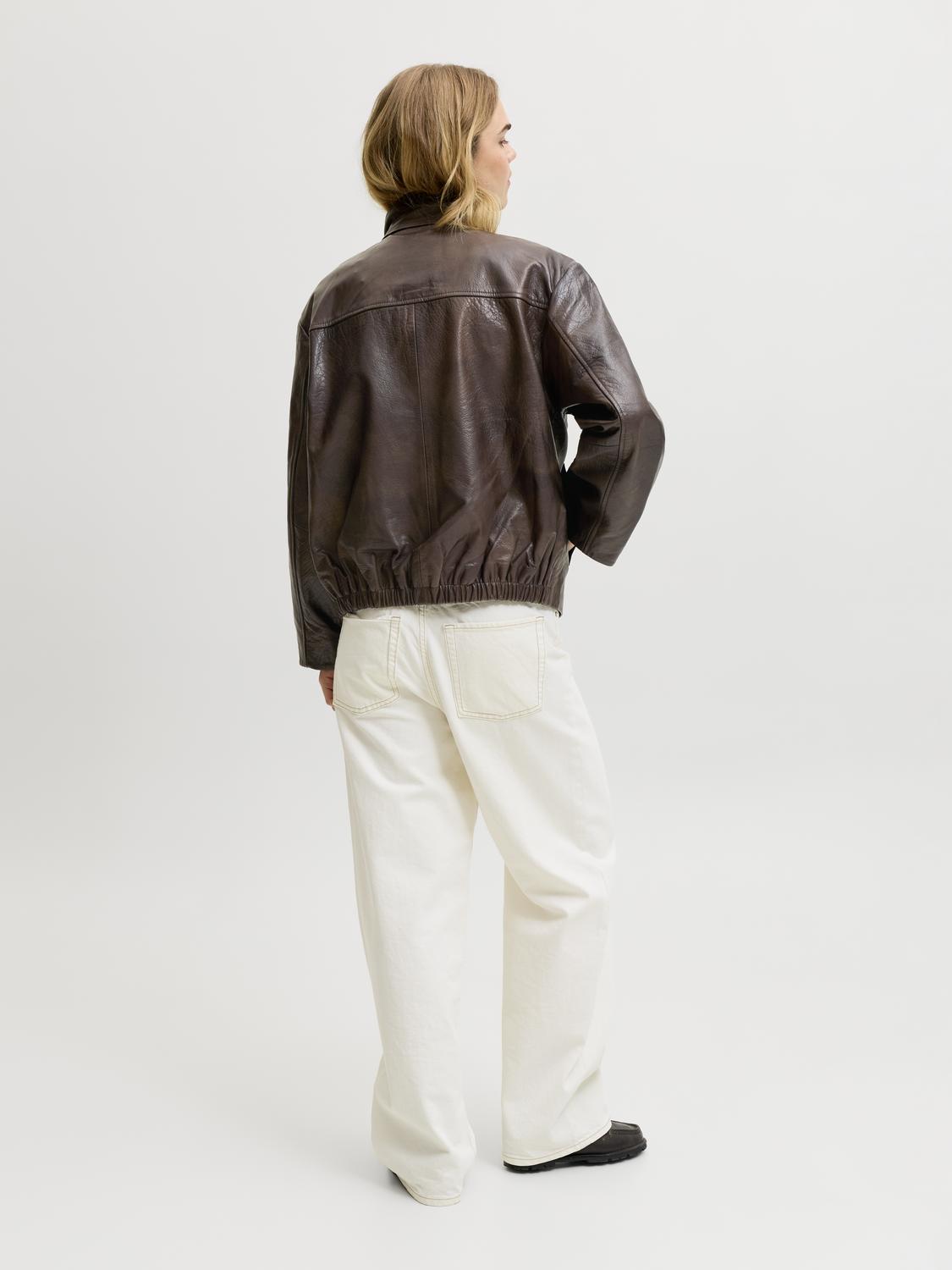 model_shot-back
