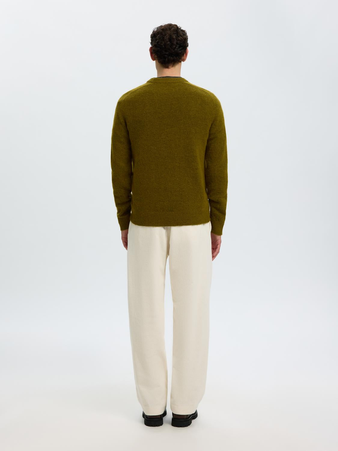 model_shot-back