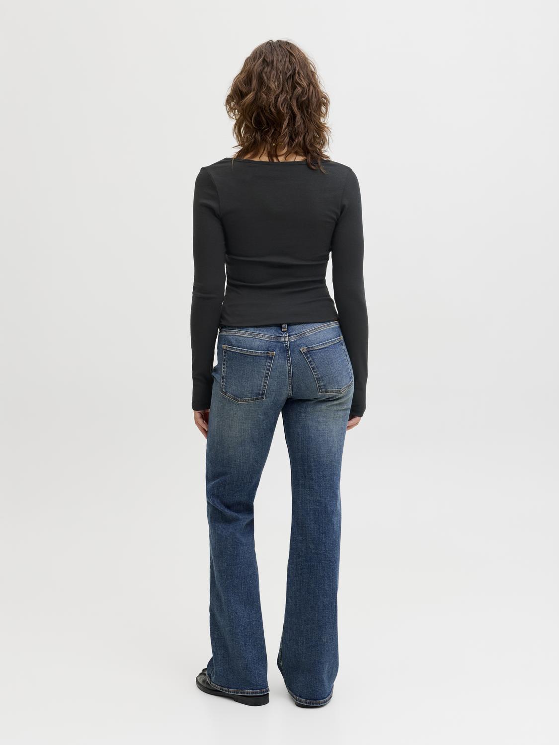 model_shot-back