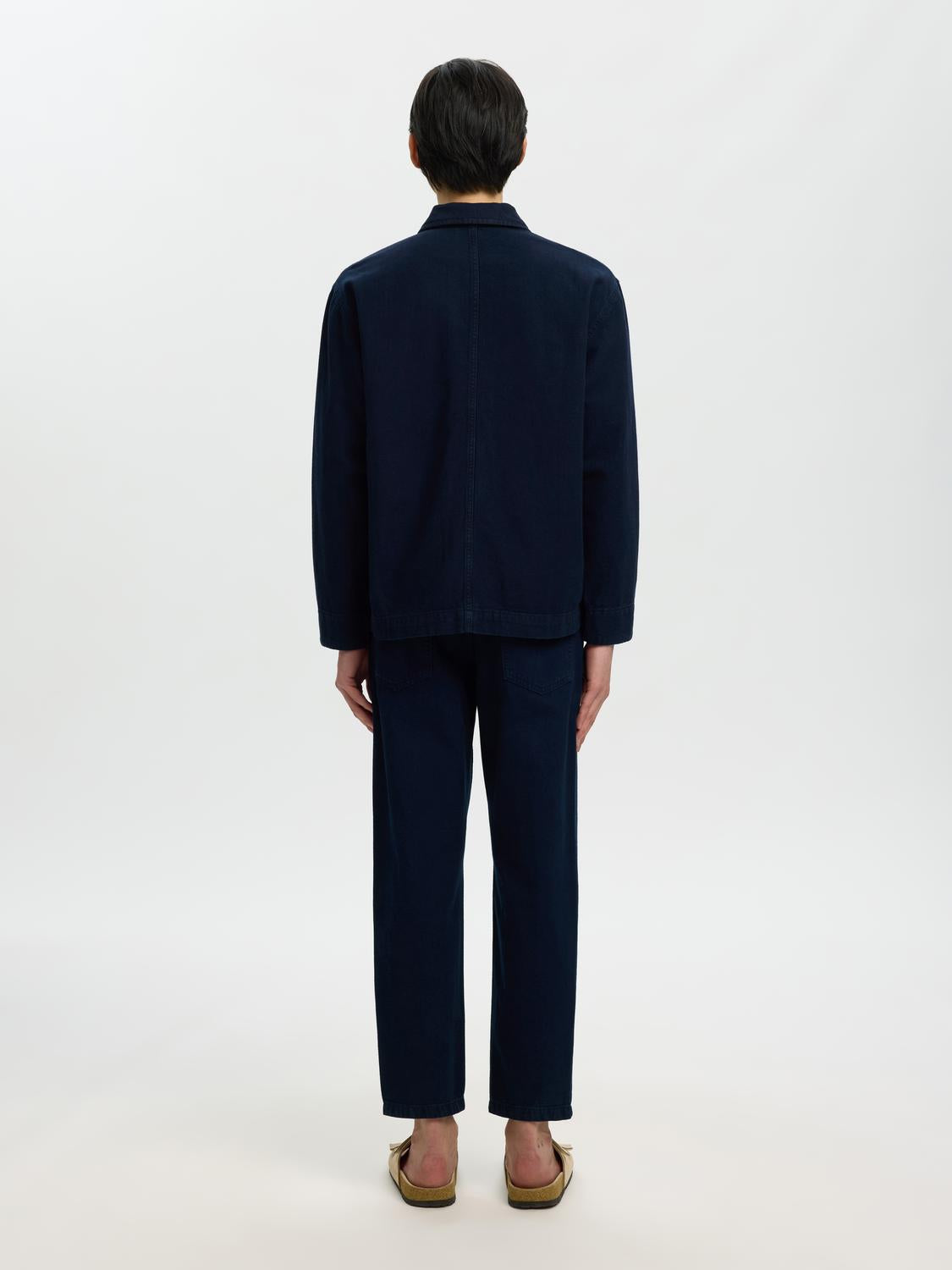 model_shot-back