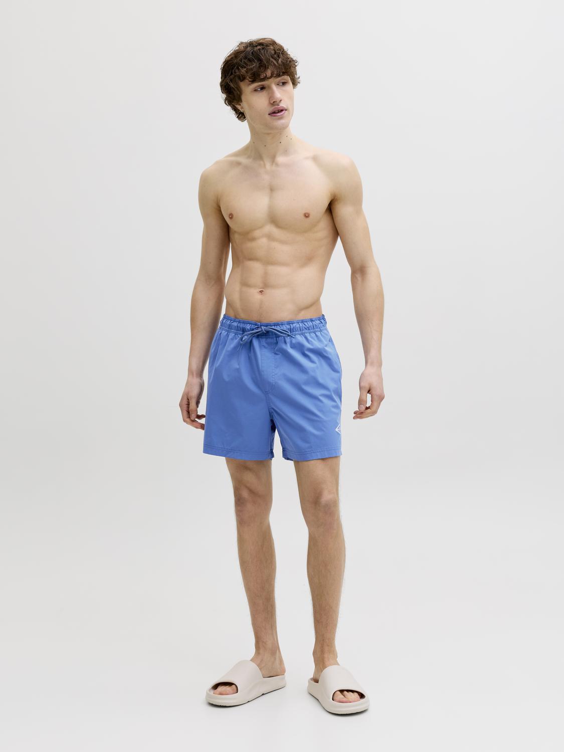 model_shot-front_full