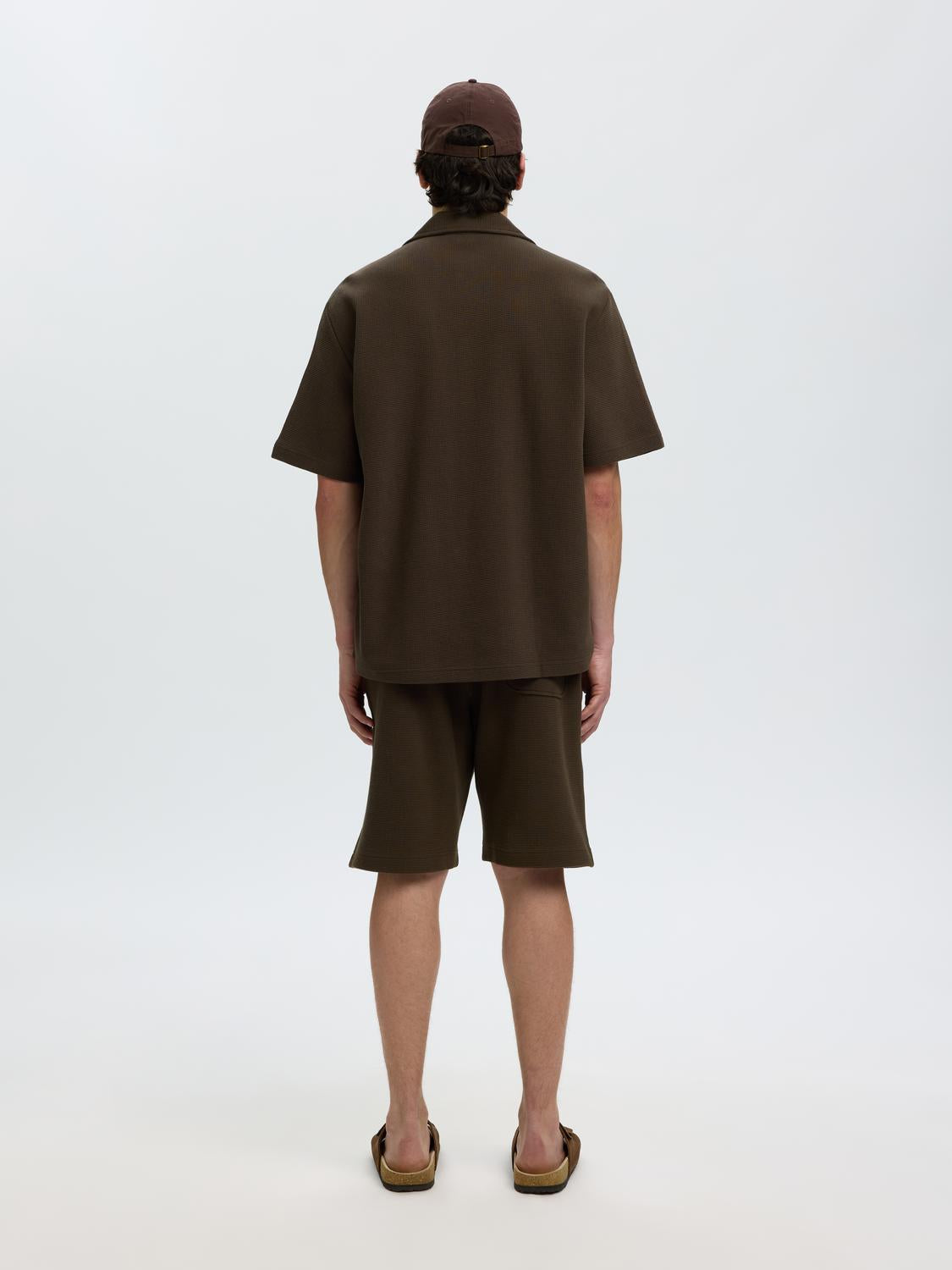 model_shot-back