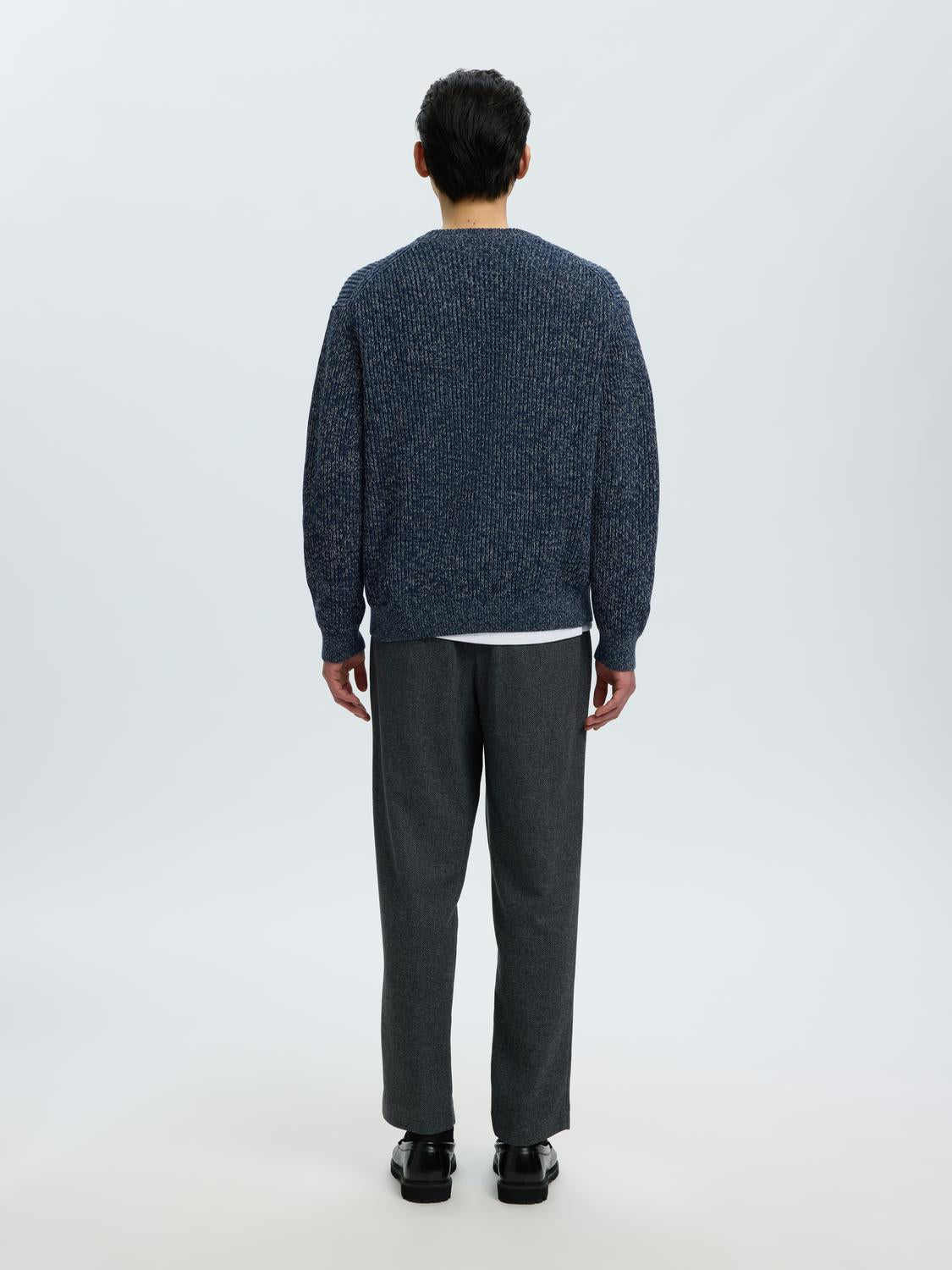 model_shot-back