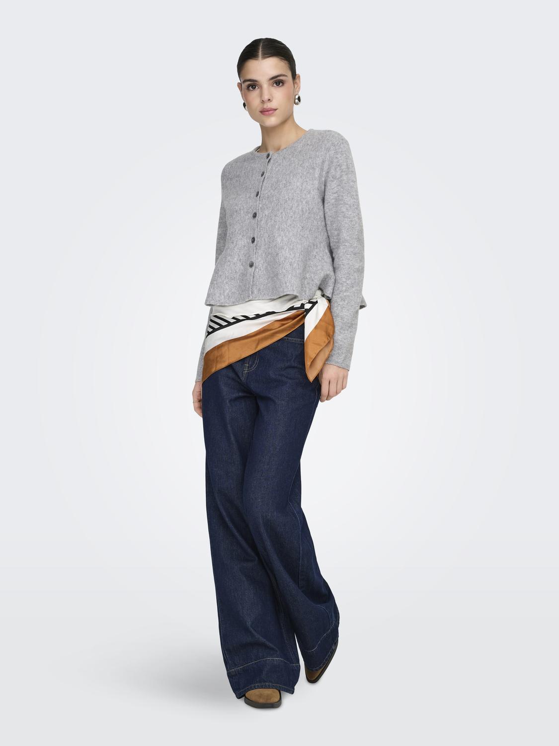 model_shot-front_full